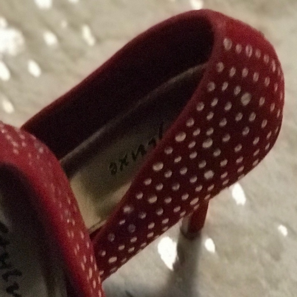 Red pumps - Picture 5 of 5